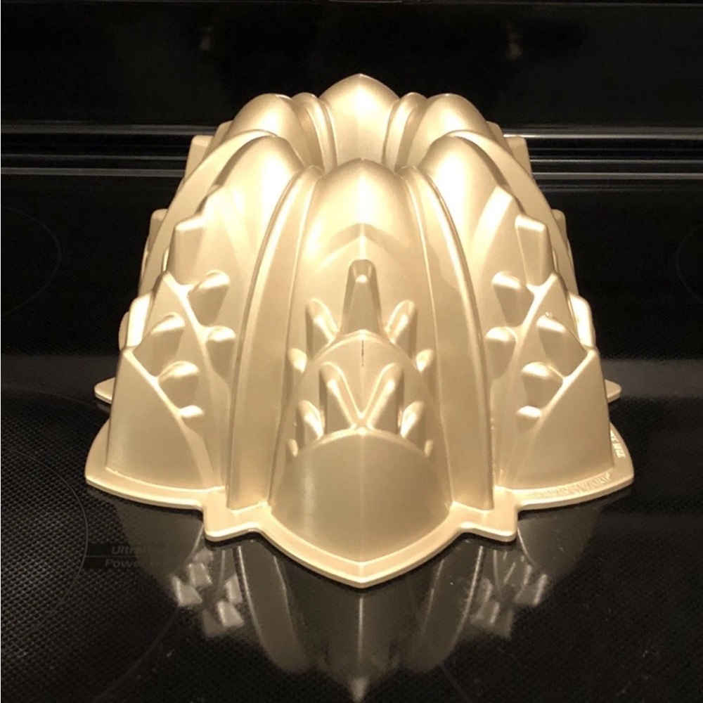 Nordic Ware Skyline Bundt Cake Mold Gold Aluminum Decorative Ring Pan